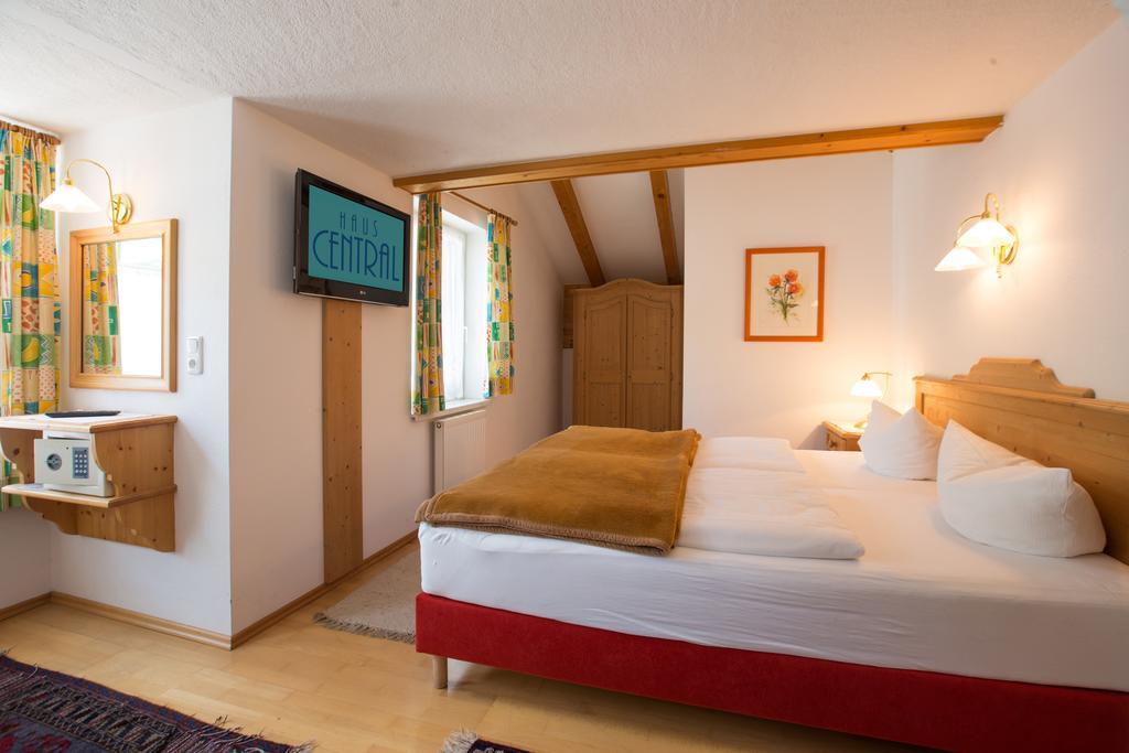 Apartmenthaus Brixen & Haus Central Brixen im Thale Room photo